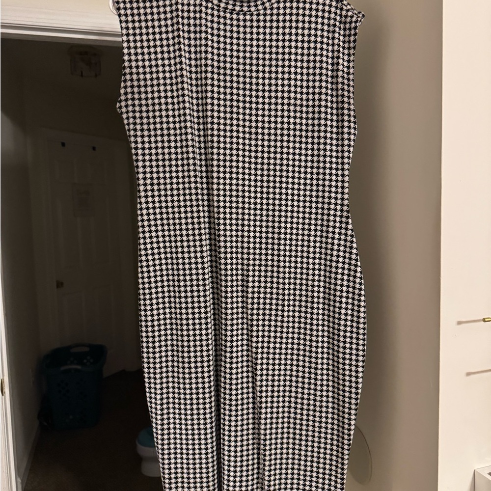 Black and White Houndstooth Sleeveless Dress